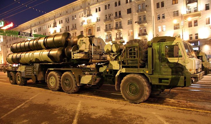 S-400 during rehearsal for Victory Day in Moscow in 2009. Image Credit: Wikimedia Commons