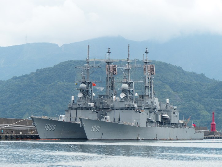 Taiwan Navy (ROCN) destroyers Keelung 基隆 (DDG-1801) and Makong 馬公 (DDG-1805). Image Credit: Wikimedia Commons